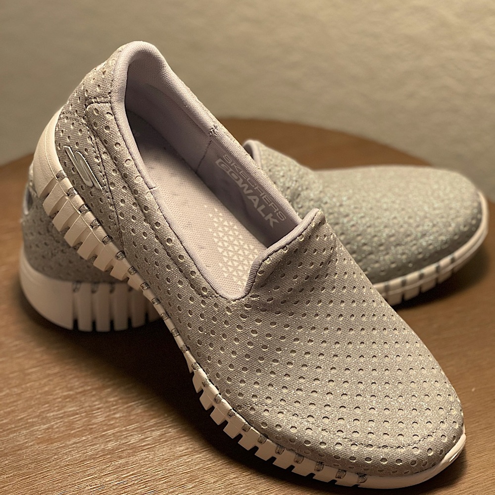 New Women’s Sketcher’s